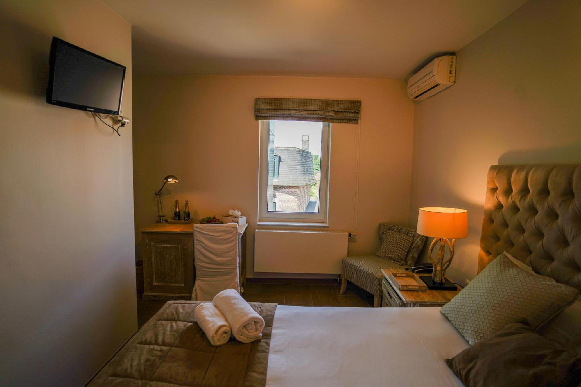 Hotel Au Comte De Mercy Oupeye Habitación foto
